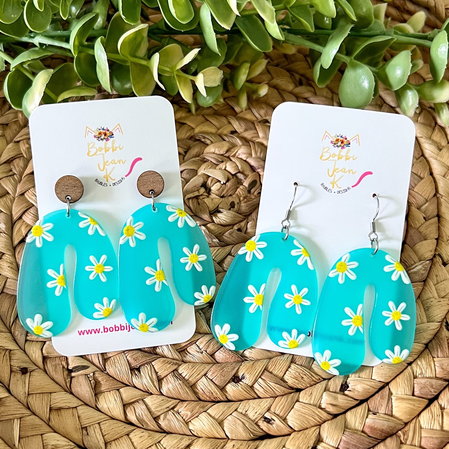Aqua Daisy Acrylic & Resin Arches: Choose From 2 Styles