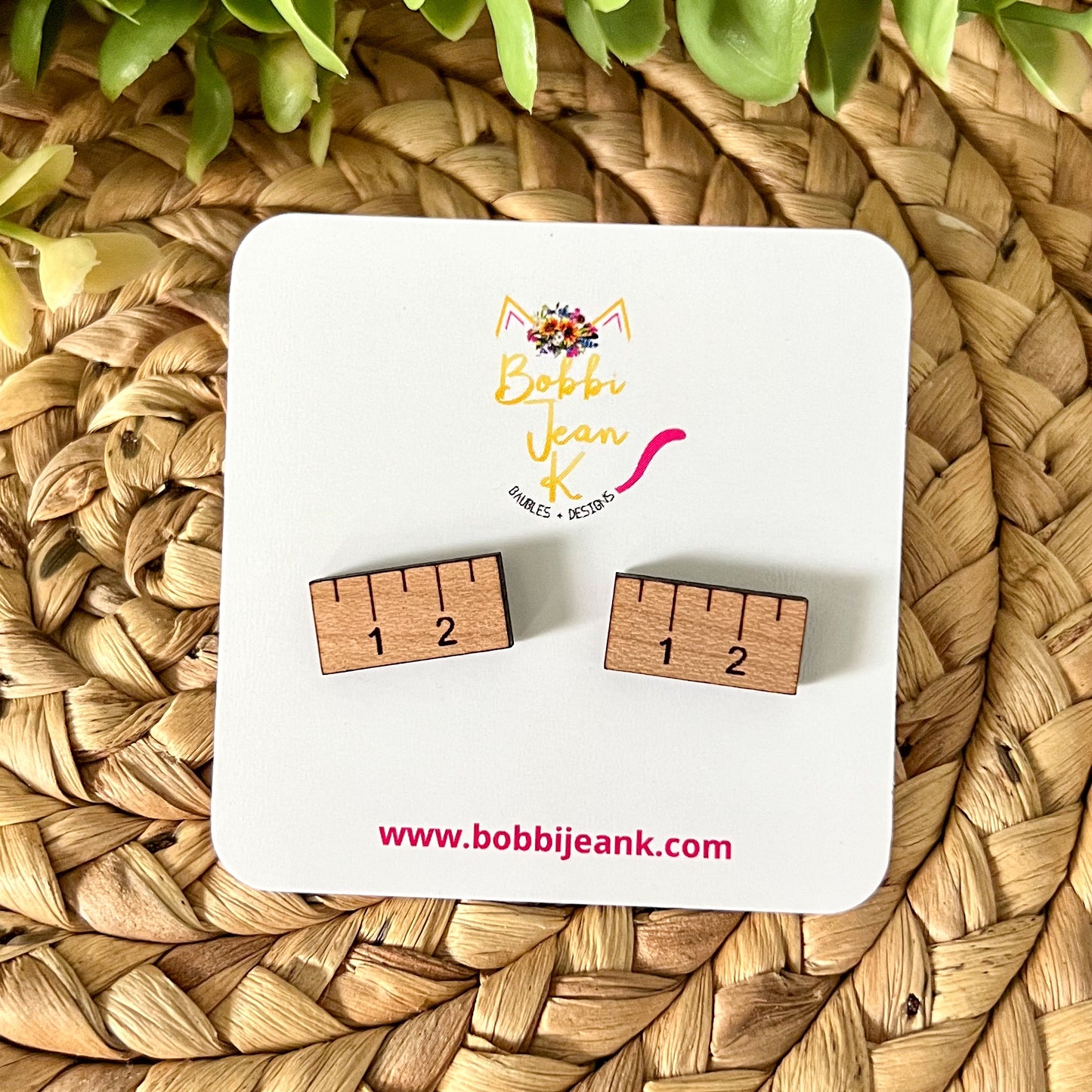 Ruler Wood Studs: Choose From 2 Wood Options